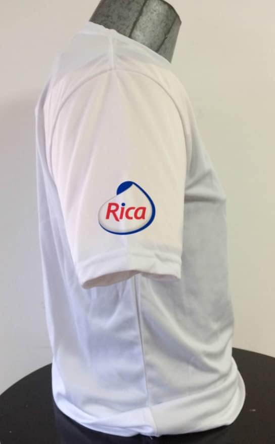 Rica Bijela dri FIT majica sa logotipom Dominikanske zastave |velika /